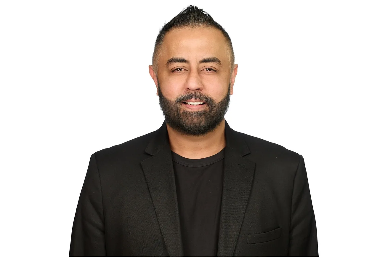 Omer Qureshi headshot — bright color portrait