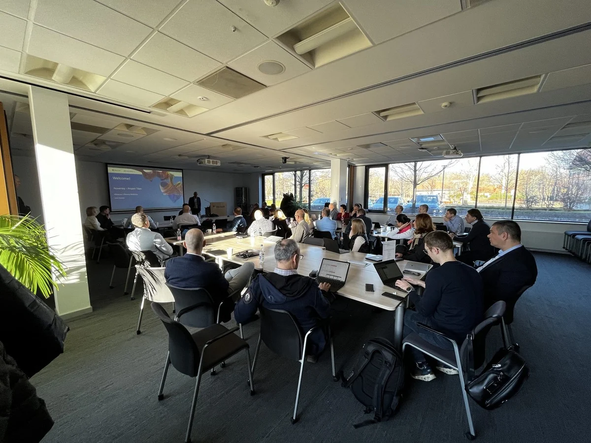Omer Qureshi leading a cross-functional partner workshop on Microsoft, AWS, and Google Cloud co-sell and co-marketing execution.
